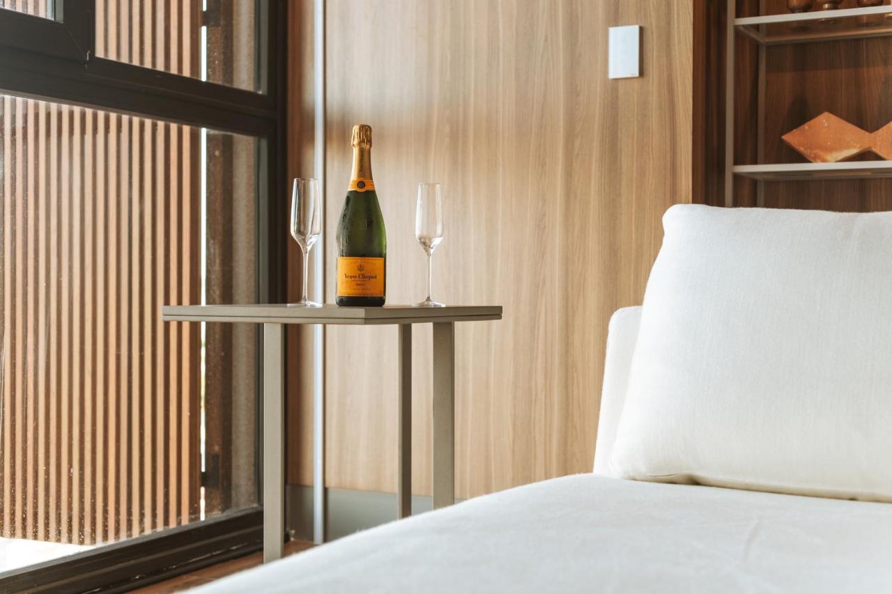 Ba'Ra Hotel João Pessoa Εξωτερικό φωτογραφία A bottle of Veuve Clicquot